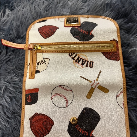 Dooney & Bourke SF Giants Themed Shoulder Bag and Wallet - White and Tan - Picture 11 of 11